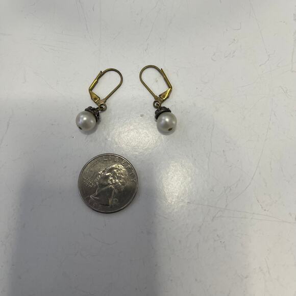 Earrings gold tone burnished with faux pearl drops pierced classic versatile - Picture 6 of 7